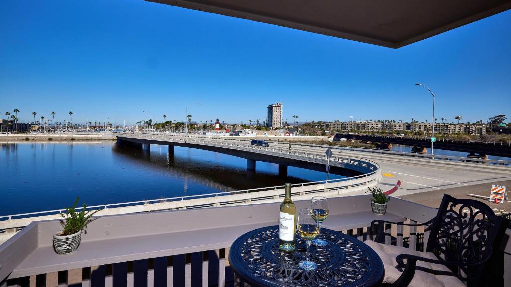 New Listing Ocean and Harbor View Cottage in Beach Resort 전경