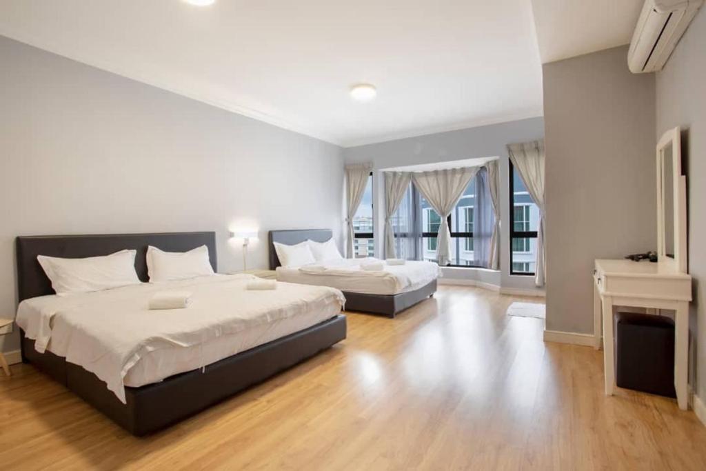 PENTHOUSE MARINA COURT VACATION HOME 5 BEDROOMS KOTA KINABALU 15pax — Hotel in Kota Kinabalu