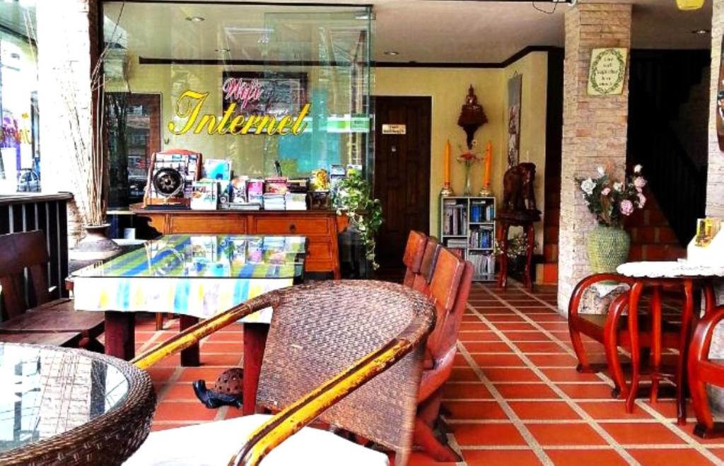 Shared lounge/TV area