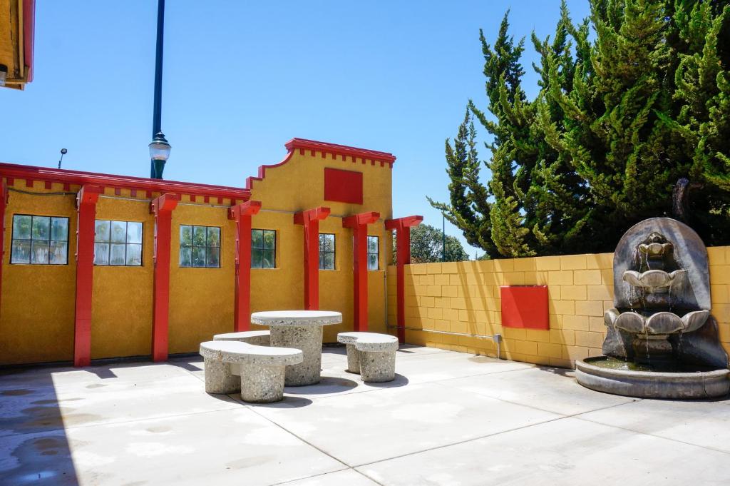 Mission Inn and Suites - Hayward photo