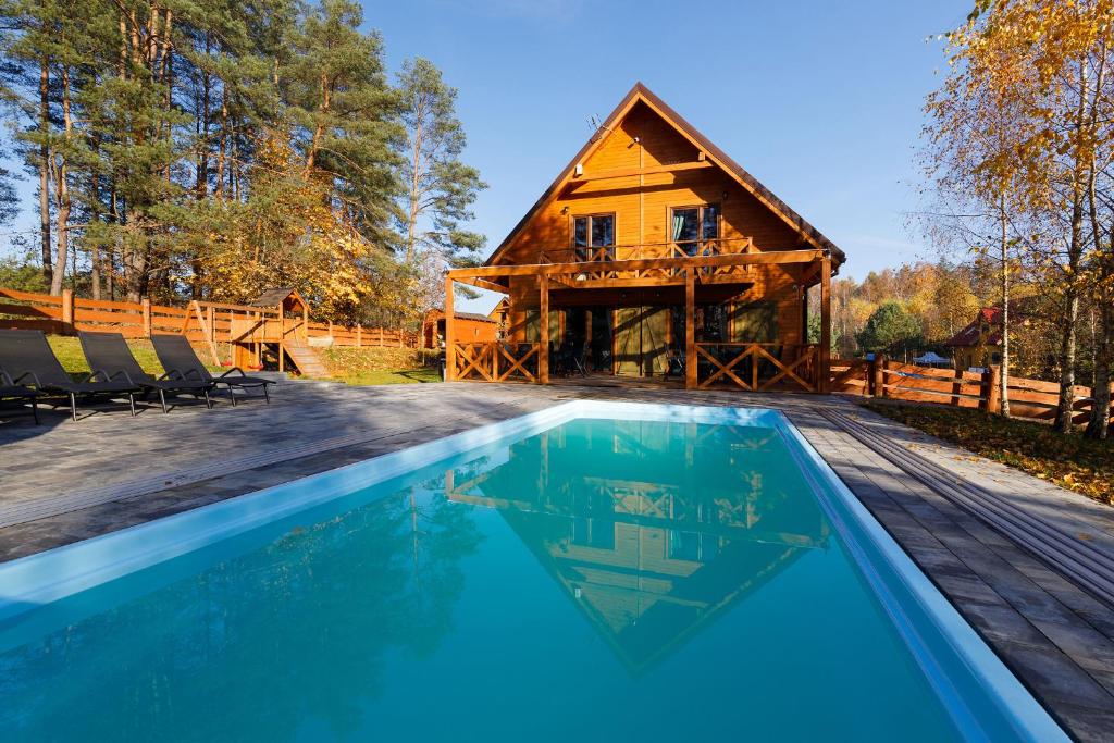 Stodoła Nomada, Świerkocin