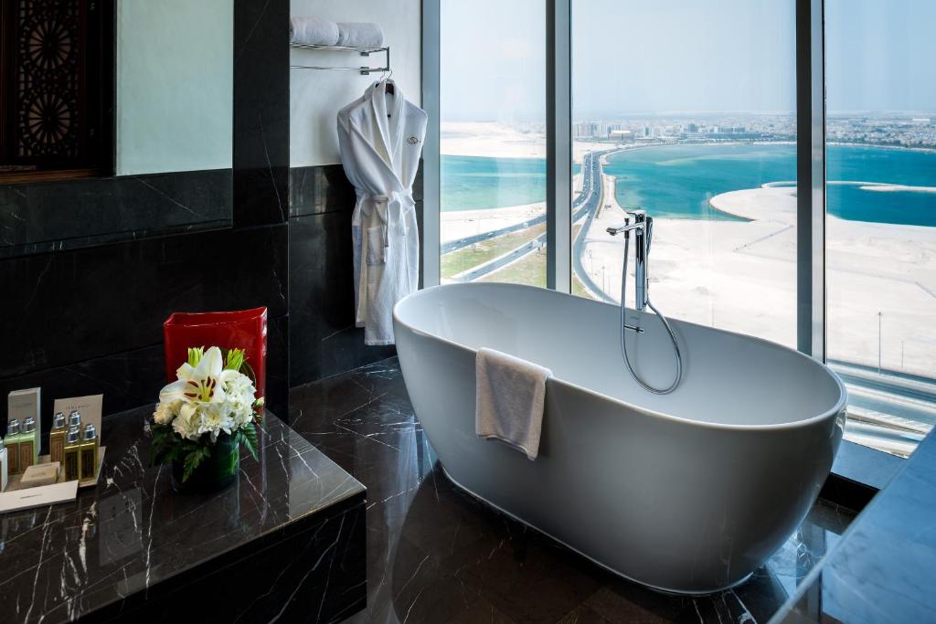 Bathroom, Fraser Suites Diplomatic Area Bahrain in Manama