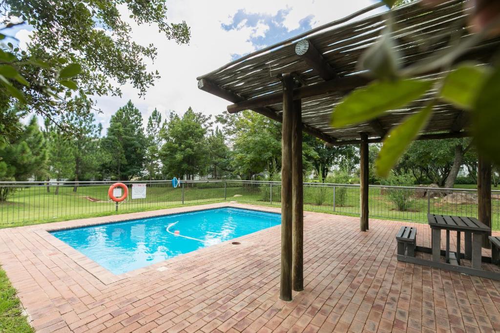 2Bedroom apartment in a secure golf estate.WIFI photo