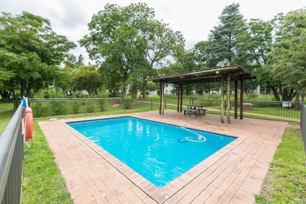 2Bedroom apartment in a secure golf estate.WIFI photo