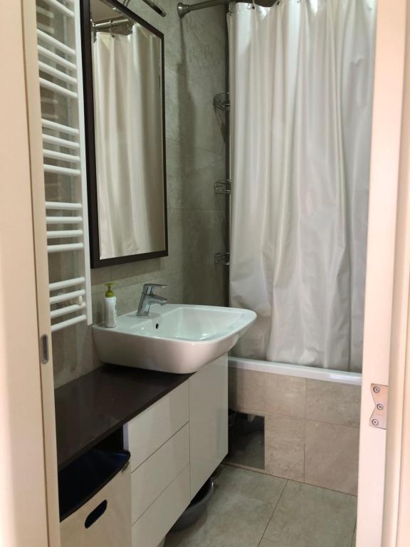 Modern 1 Bed Apartment, near shopping mall Stadion - 5