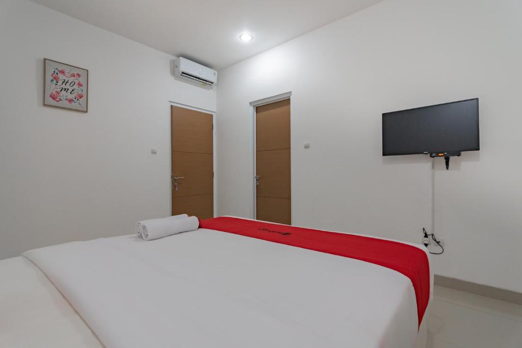 RedDoorz @ Sukahaji Street Bandung photo
