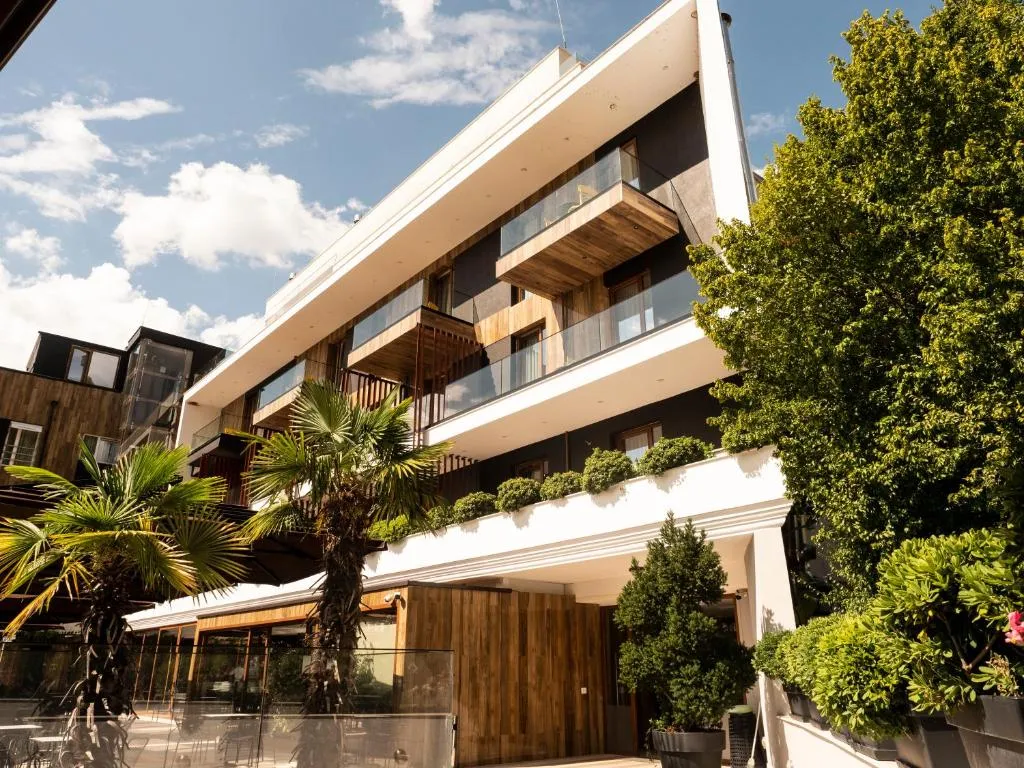 Select Hill Resort, hotel in Tirana