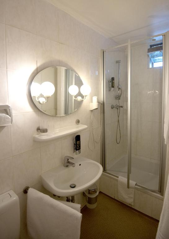 Hotel am Kochbrunnen photo