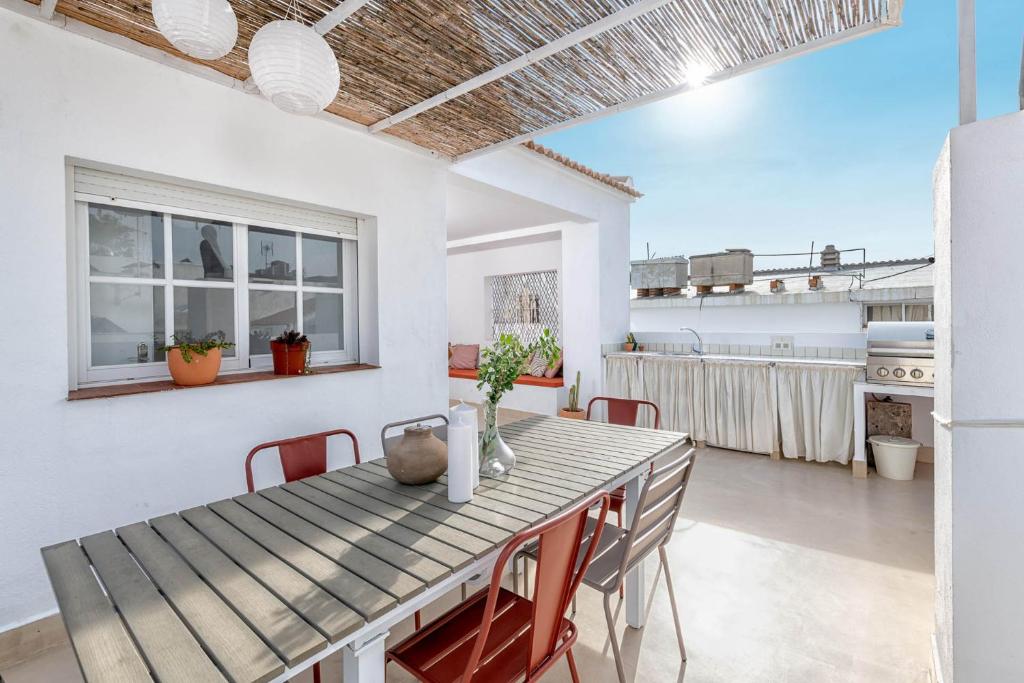 Chuita Beach House in Malaga by Solaga Holiday Homes - 2