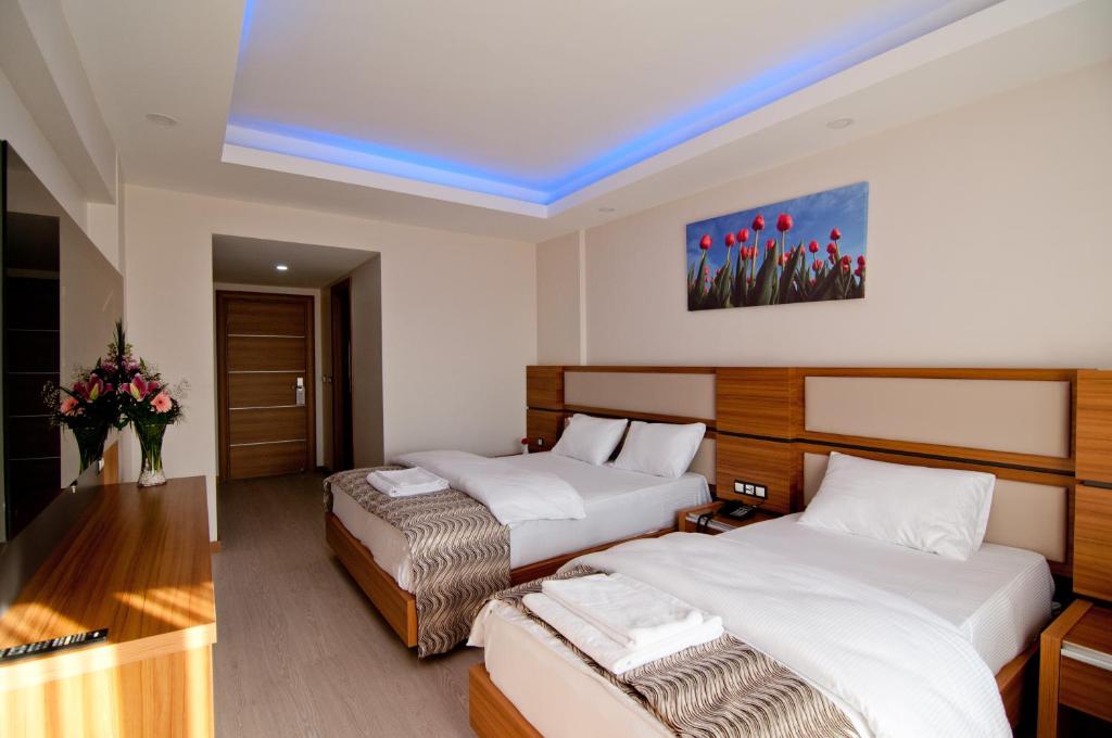 Mus Grand Hotel photo
