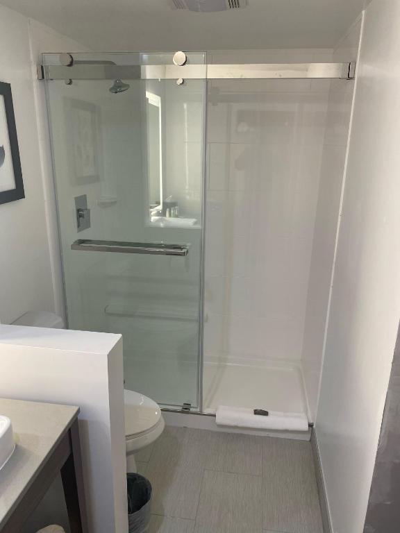 Ramada By Wyndham Vallejo Near Six Flags Discovery Kingdom Photo 9