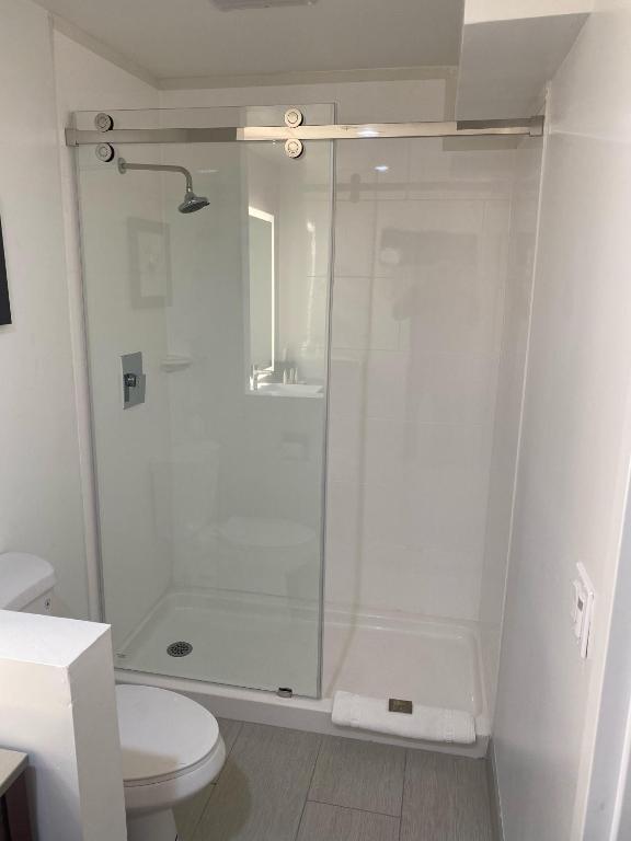 Ramada By Wyndham Vallejo Near Six Flags Discovery Kingdom Photo 17