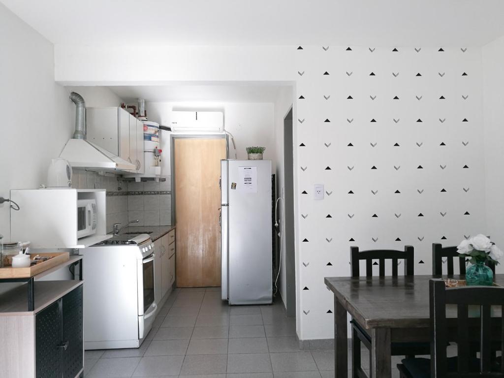 Dpto 2 a 4 pers a 100 m ruta 22 - 5