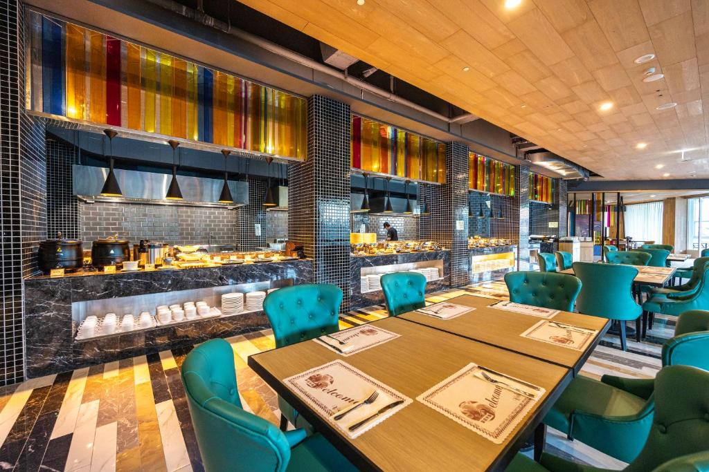 Restaurant, Kenting Long Beach Hotel in Kenting