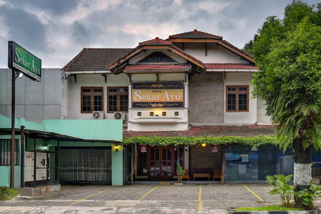 OYO 369 Hotel Sekar Ayu photo