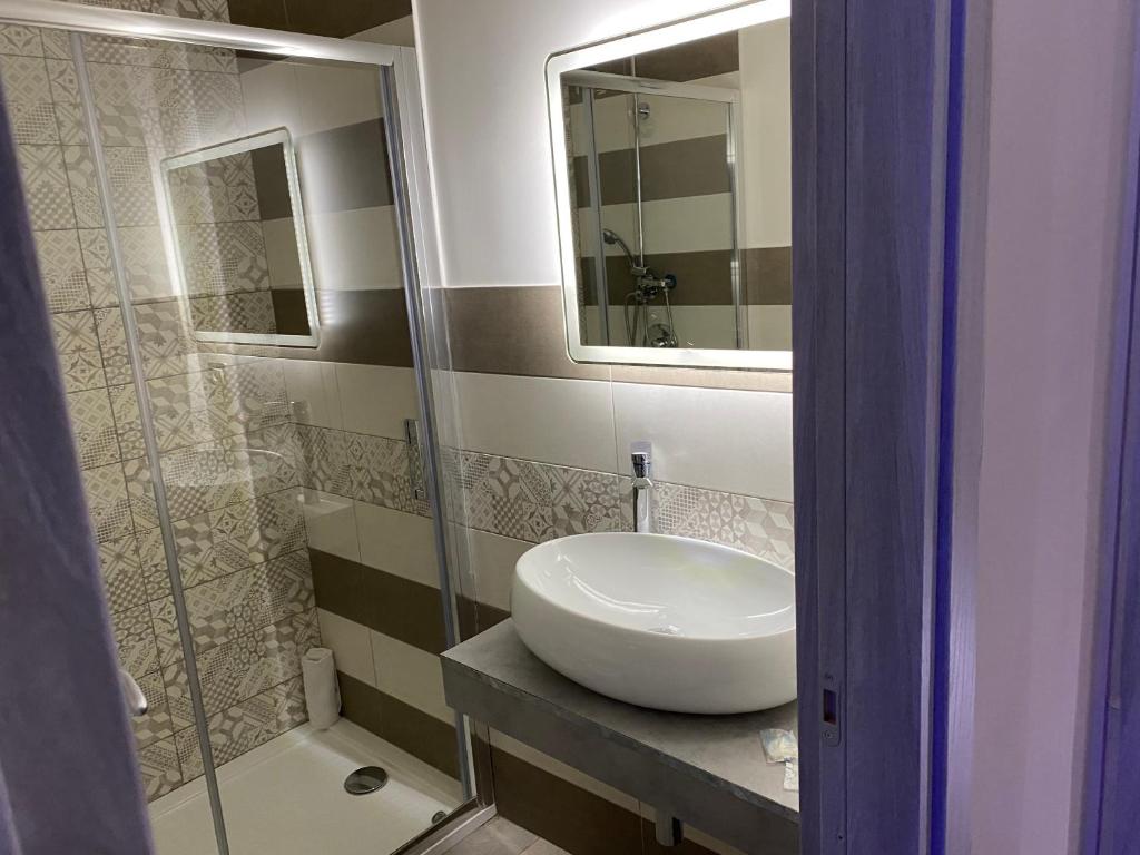 Shower, Hotel Poker in Naples