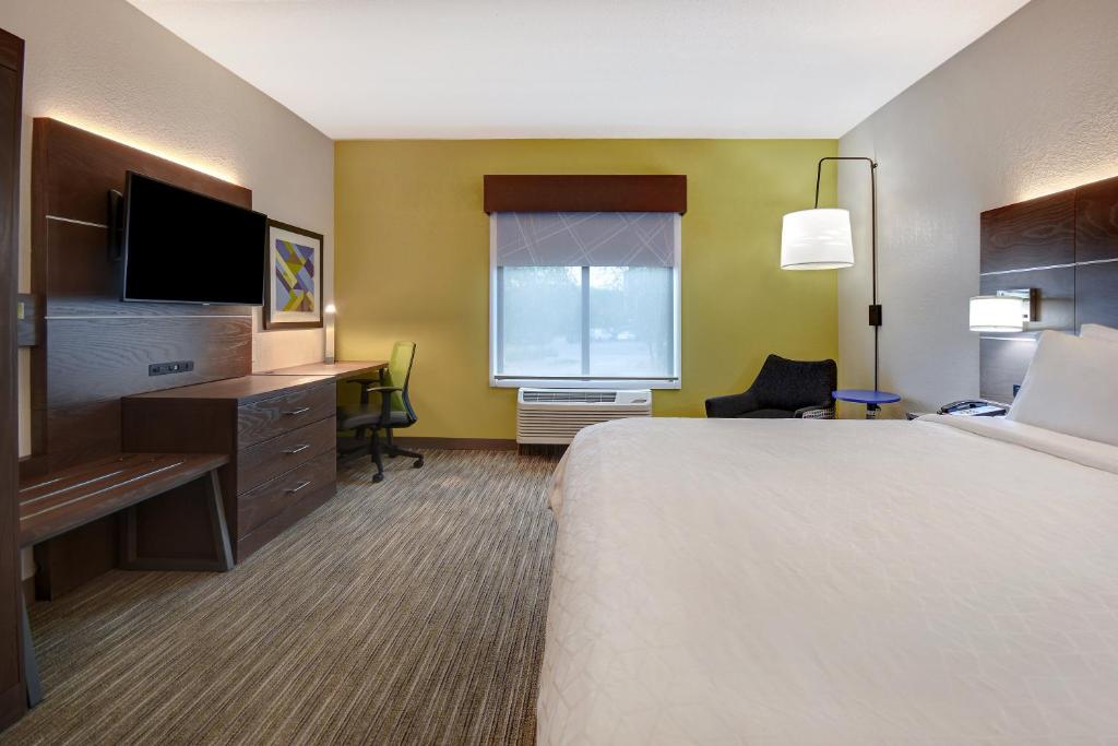 Holiday Inn Express Hotel & Suites Smyrna-Nashville Area photo