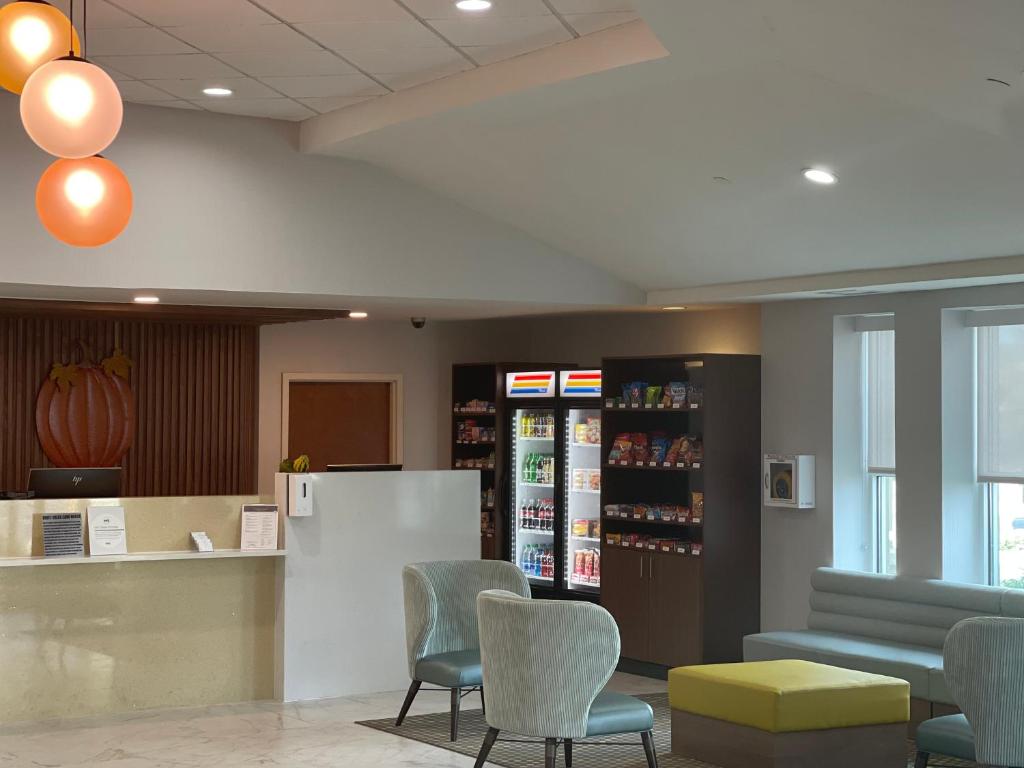 Holiday Inn Martinsburg photo