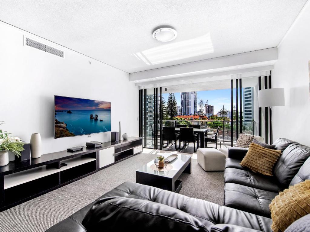 Wonderful 3 BR Apartment - Sierra Grand - CoastHM, Gold Coast