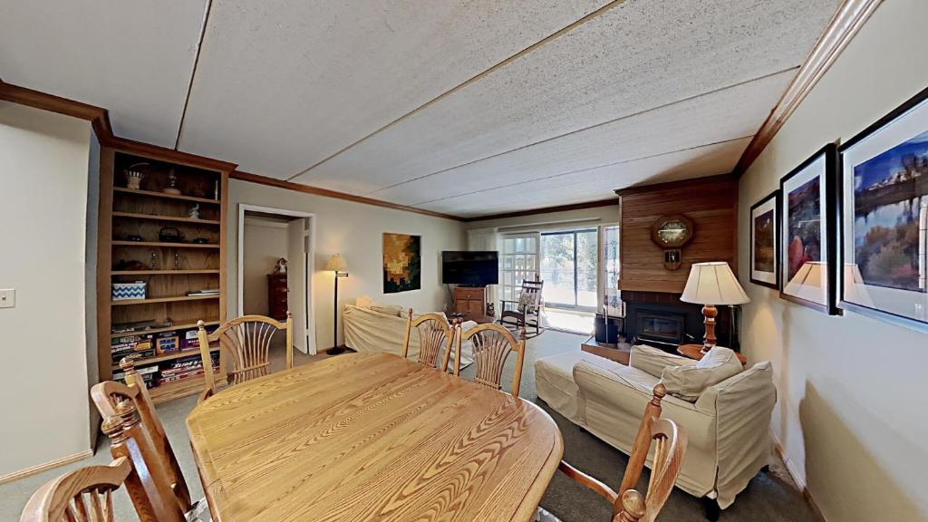 Lakeview 826 Condo #108 Condo, Mammoth Lakes