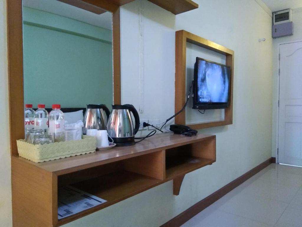 Shared lounge/TV area