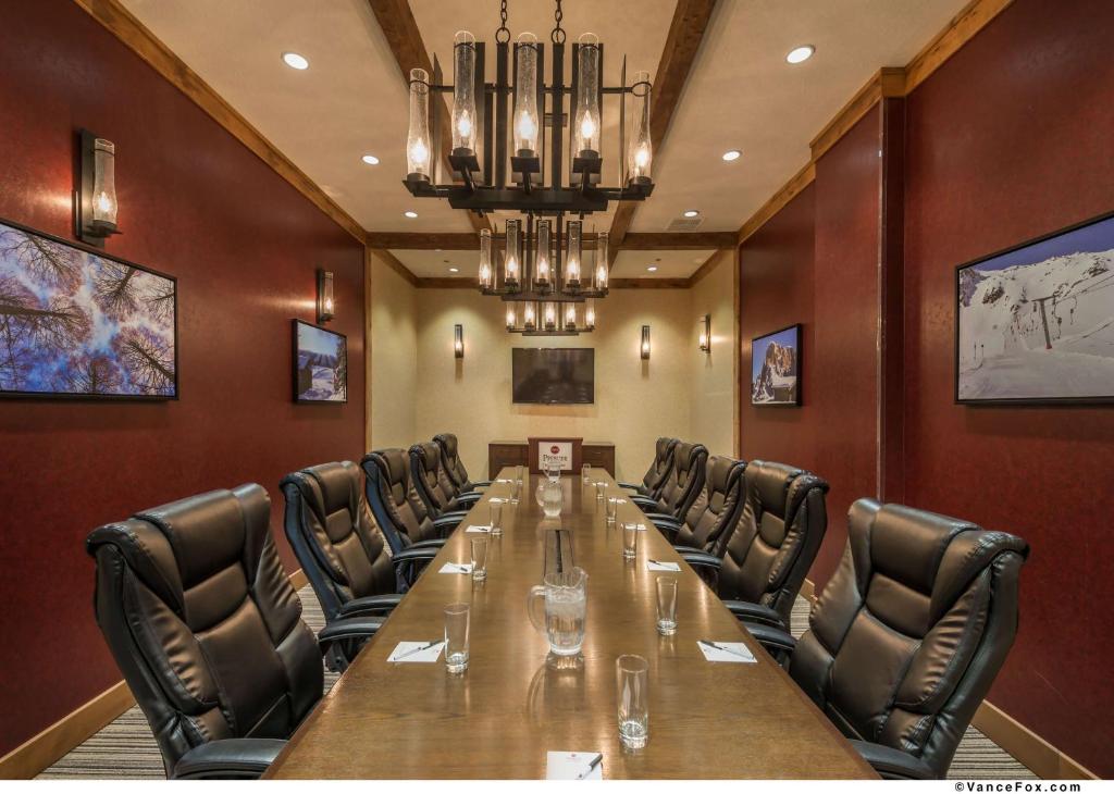 Best Western Premier Brian Head Hotel & Spa Photo 35