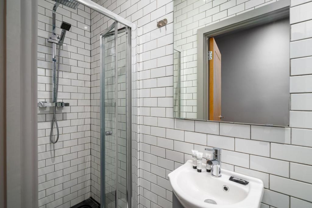 Lovely 2-bed apartment - hosted by GuestReady photo