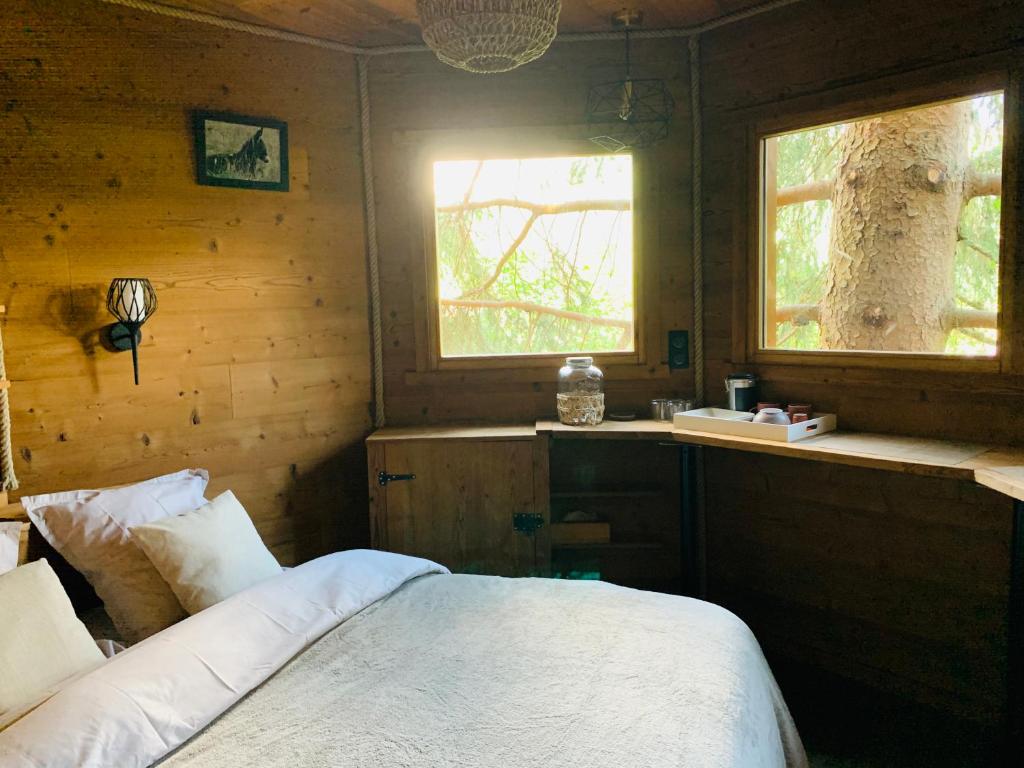 Cabane dans las arbres - Valmo'Insolite