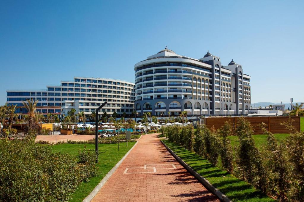 Alarcha Hotels & Resort - All Inclusive — Hotel building in Manavgat