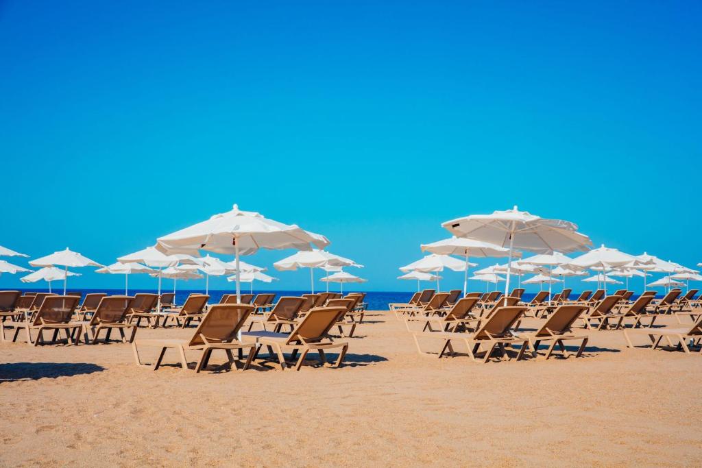 Alarcha Hotels & Resort - All Inclusive — Beach in Manavgat