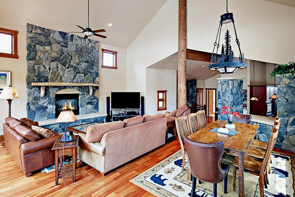 Gray Moose, Breckenridge