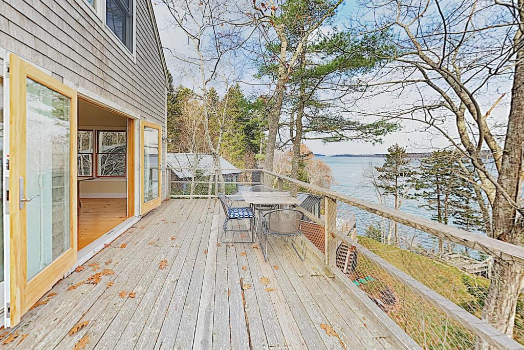 Muscongus Sound Lookout, Round Pond