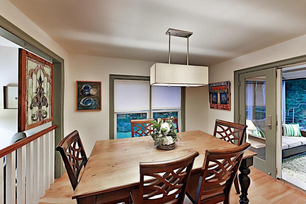 Knickerbocker Lake Retreat, Boothbay