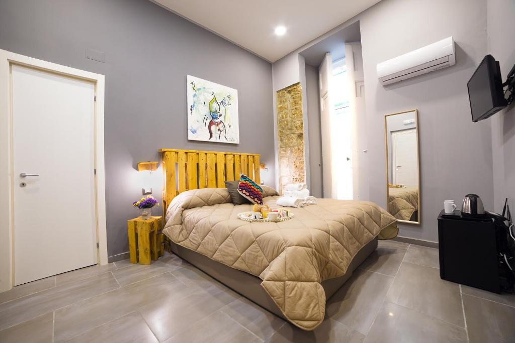 Toledo H, Naples Historical Center, by ClaPa Group, Neapol