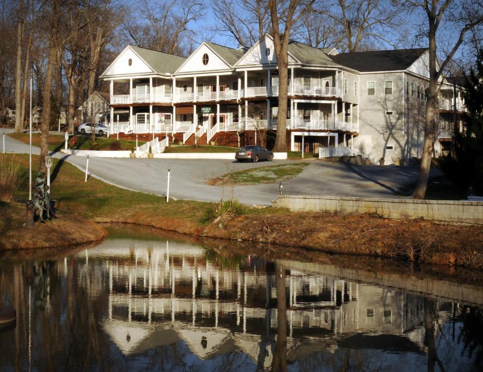 Acorn Hill Lodge and Spa photo