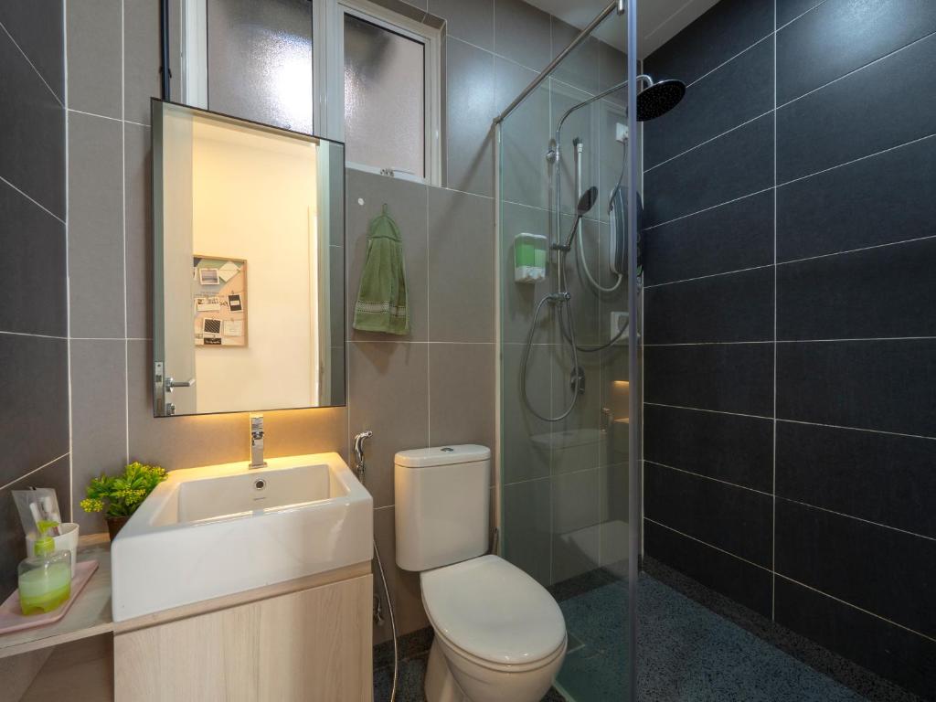 Seaview condo near RF Mall, Food Court & Free Netflix photo