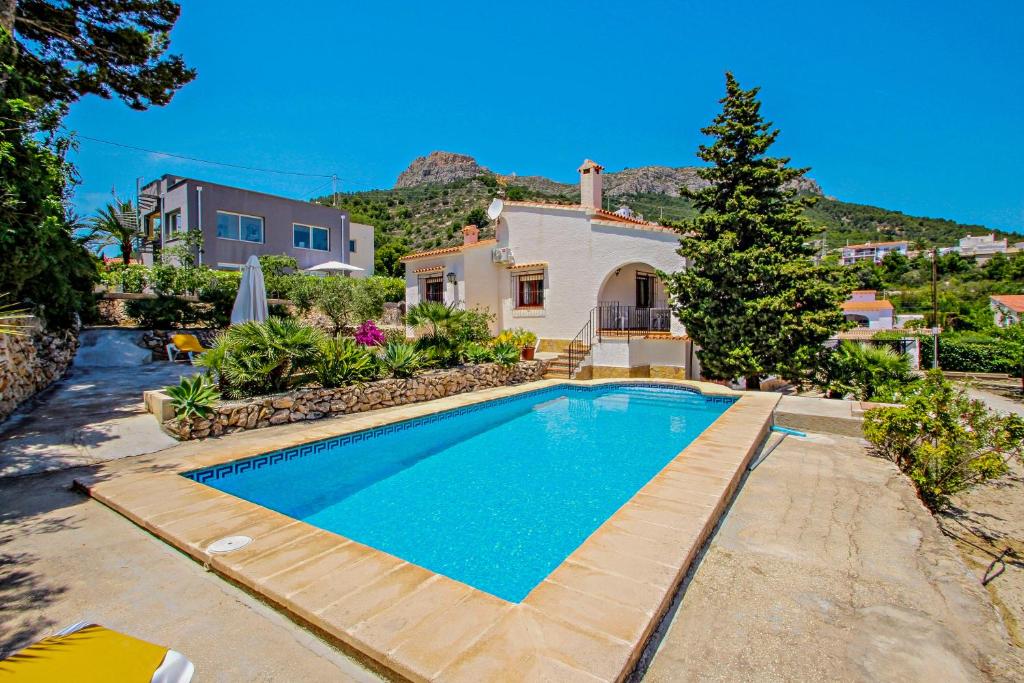 Laura-29A - pretty holiday property with garden and private pool in Calpe, Calpe