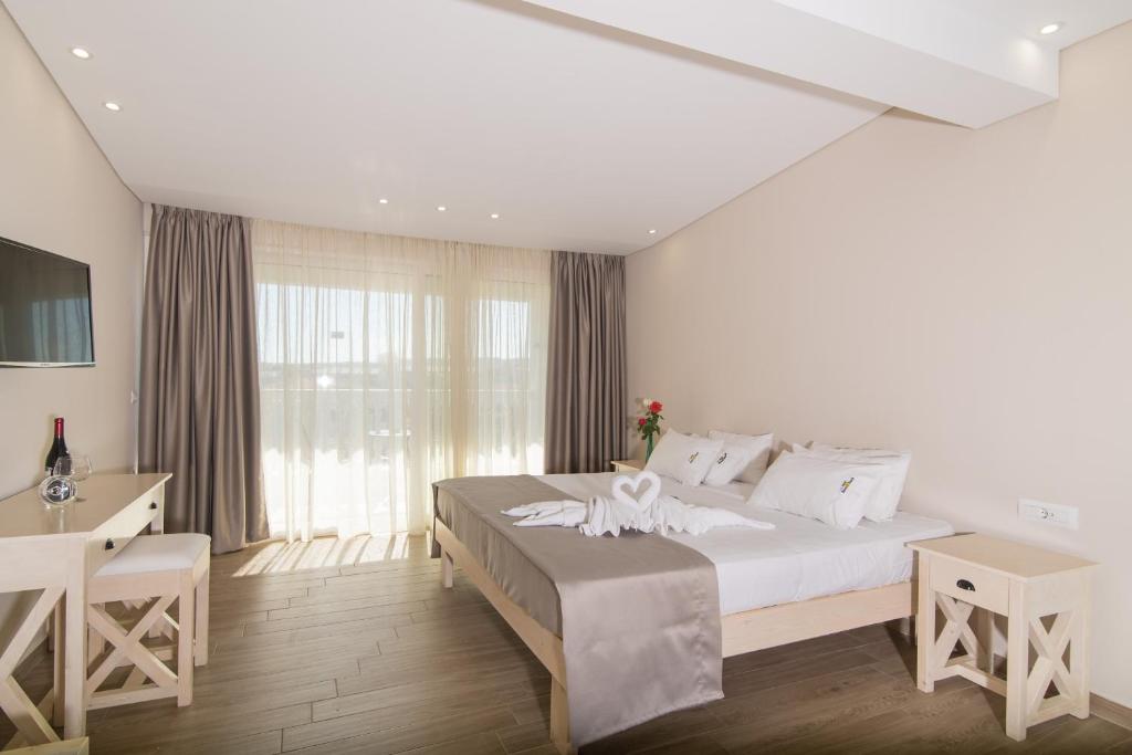 Belussi Beach Hotel & Suites photo