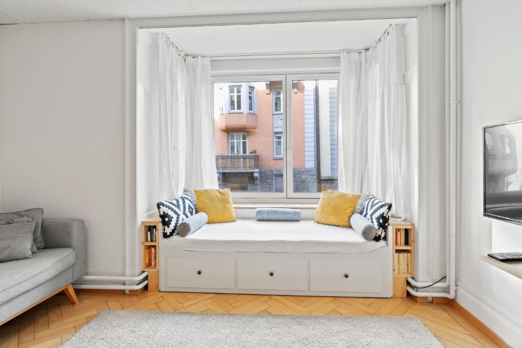 Modern & Central Apartments - 4