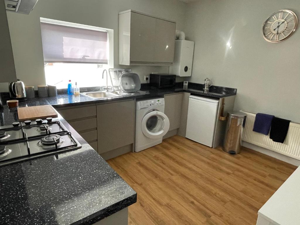 Dorchester central flat 전경