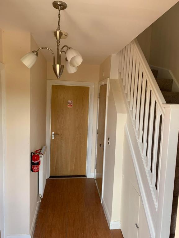 Private Rooms In A Cheerful 4-Bedroom Town House photo