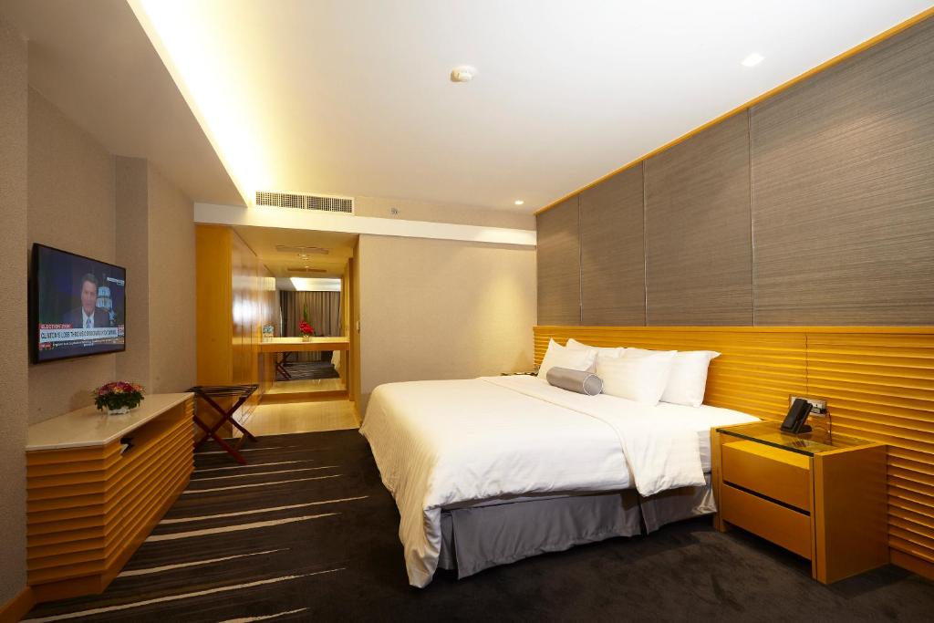 Hotel Room 2