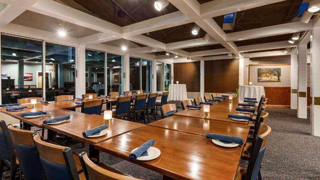 ベストウェスタン プラス ウィンドジャマー イン&カンファレンス センター (Best Western Plus Windjammer Inn & Conference Center) レストラン