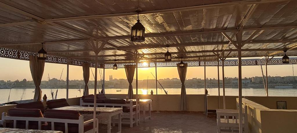 Senmut Luxory Rooms