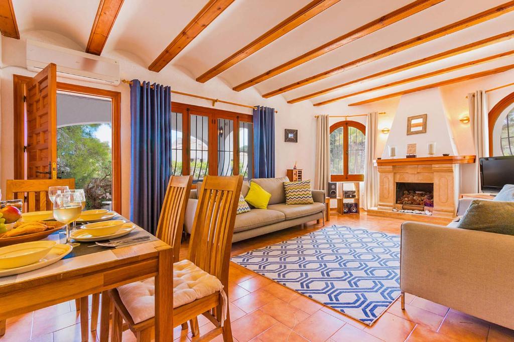Villa Moreno with Large Private Pool - 4
