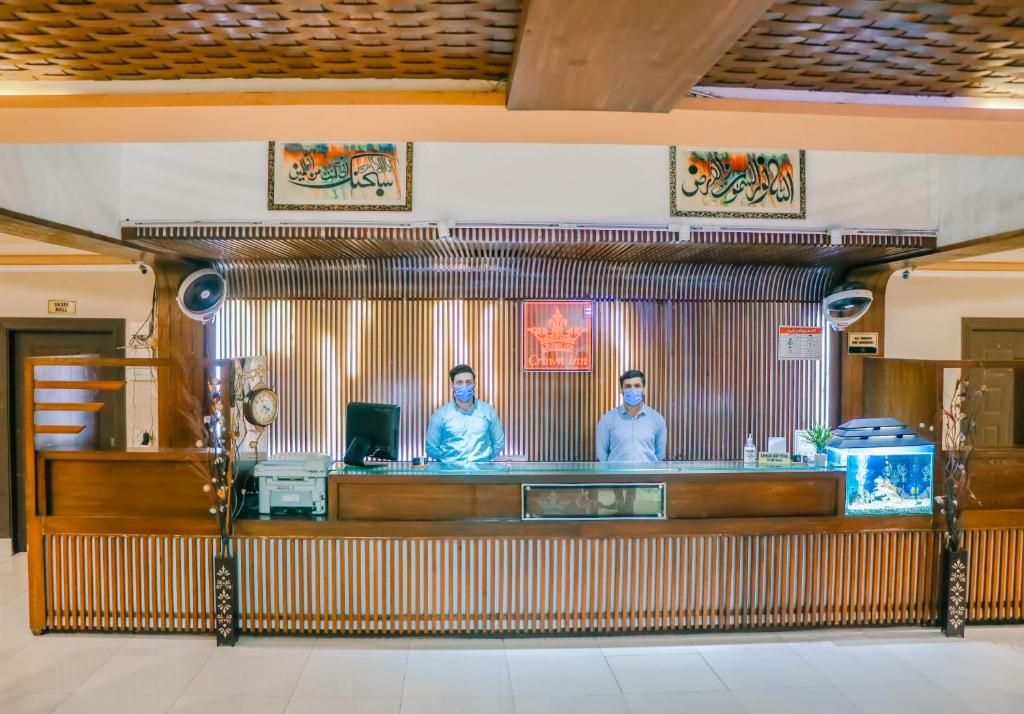 Crown Inn Hotel Multan フロント・ロビー