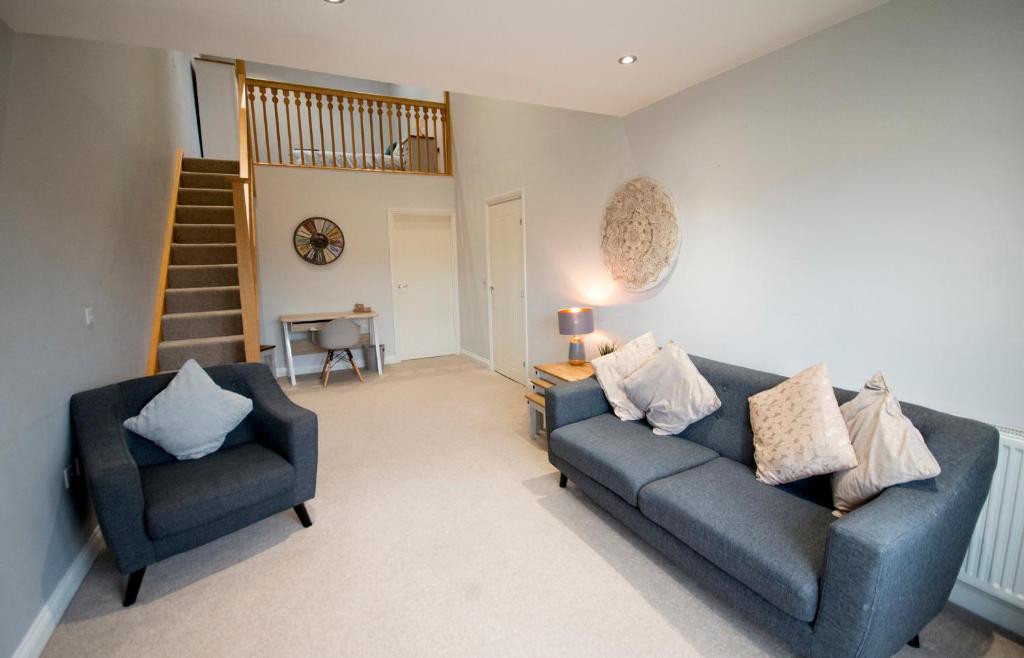 Entire Duplex apartment for up to 6 guests, free wifi, Darlington