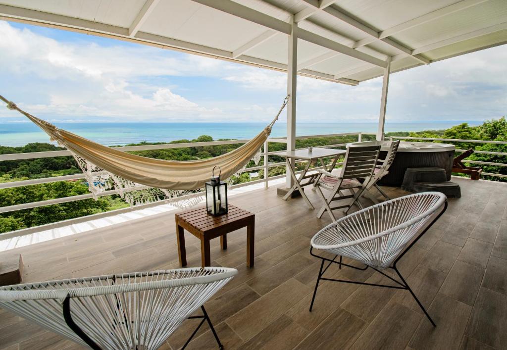 Funky Monkey Lodge — Hotel in Santa Teresa