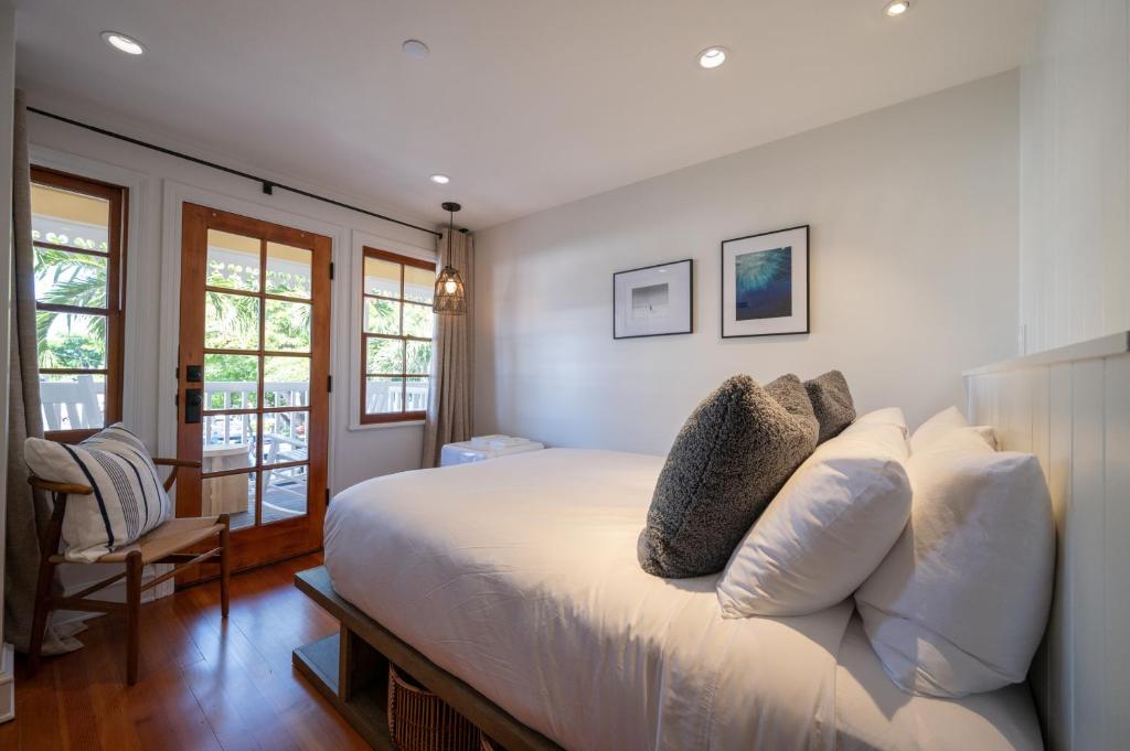 Lahaina Inn Photo 11