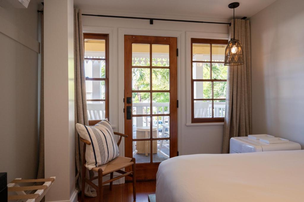 Lahaina Inn Photo 14